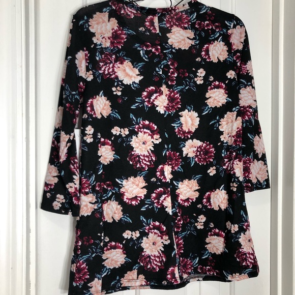 4/$25 Sale soft floral tunic top 3/4 sleeve - Picture 3 of 8